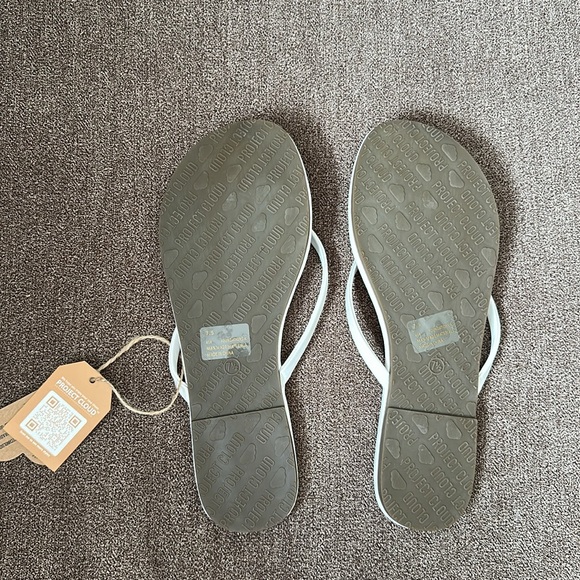 Vegan Leather Memory Foam White Sandals - Picture 5 of 6